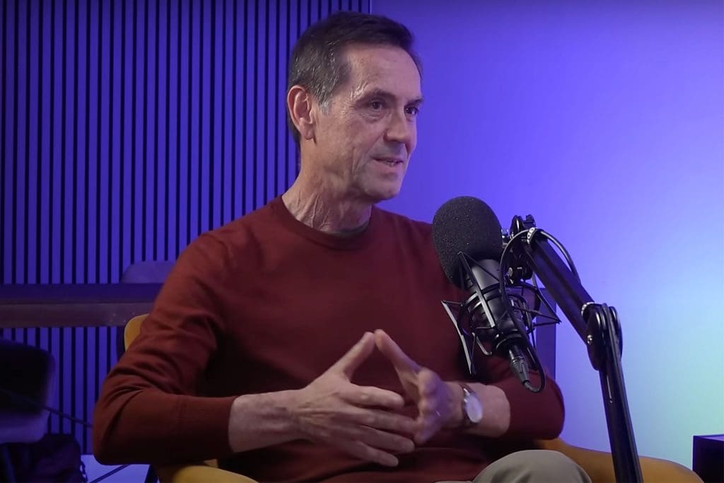 CX-insider Podcast - Michael Heanue on finance brands